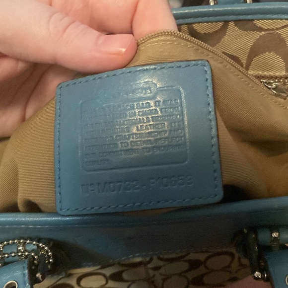 Authentic Signature Coach Tote - Picture 6 of 7